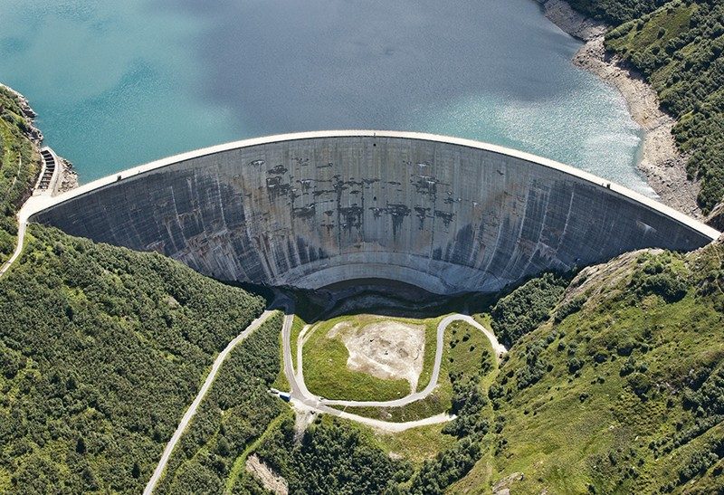 La photo montre un barrage.